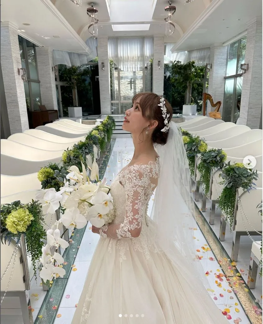 上田綺世　由布菜月　結婚